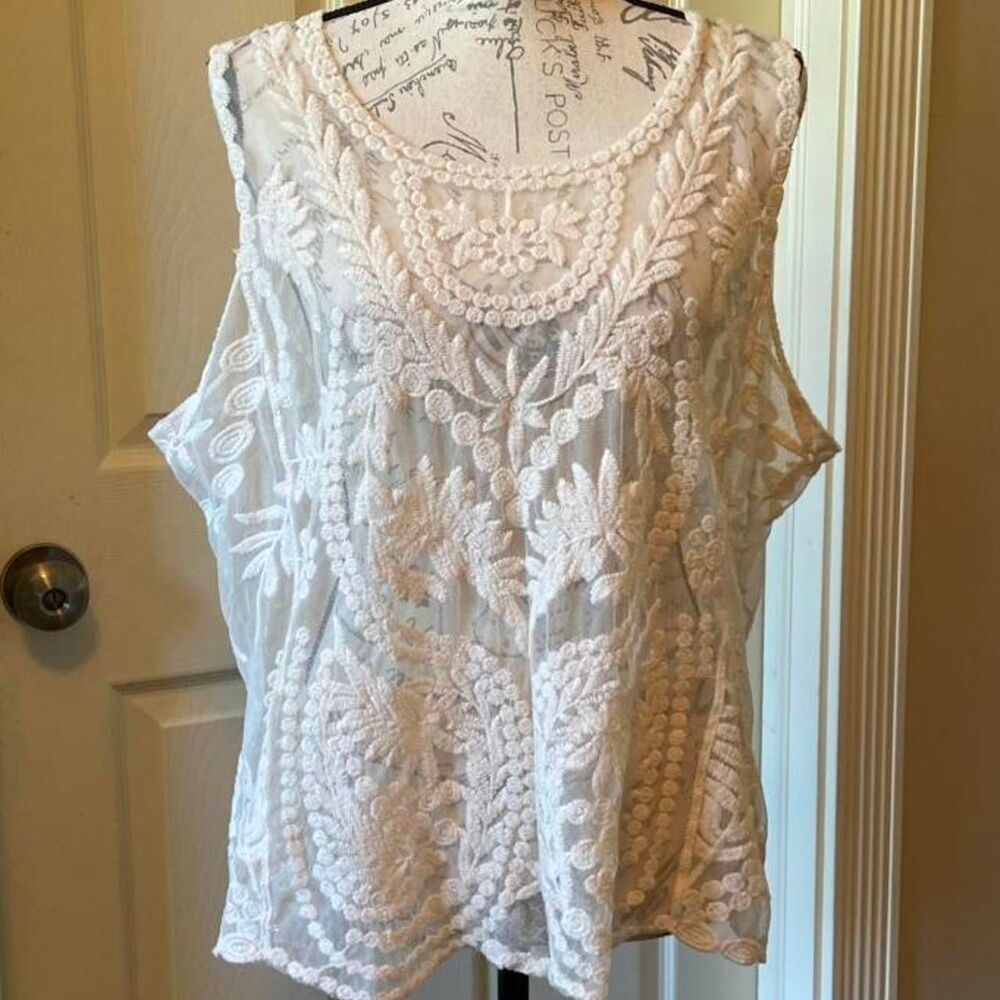 Bobbie-brooks Women's White and Cream Vest